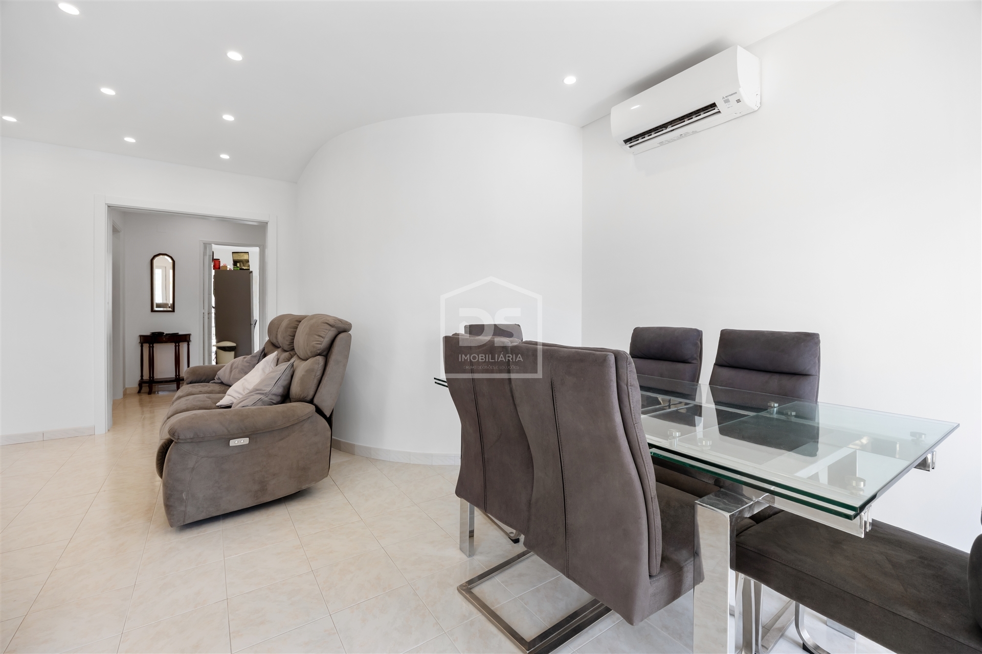 Apartamento T3 remodelado, Sobreda, Venda, 300.000